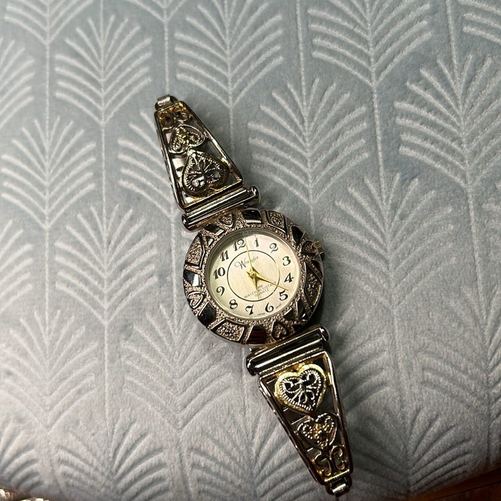 Heart detail wrangler elastic stretch silver watch - Picture 7 of 16